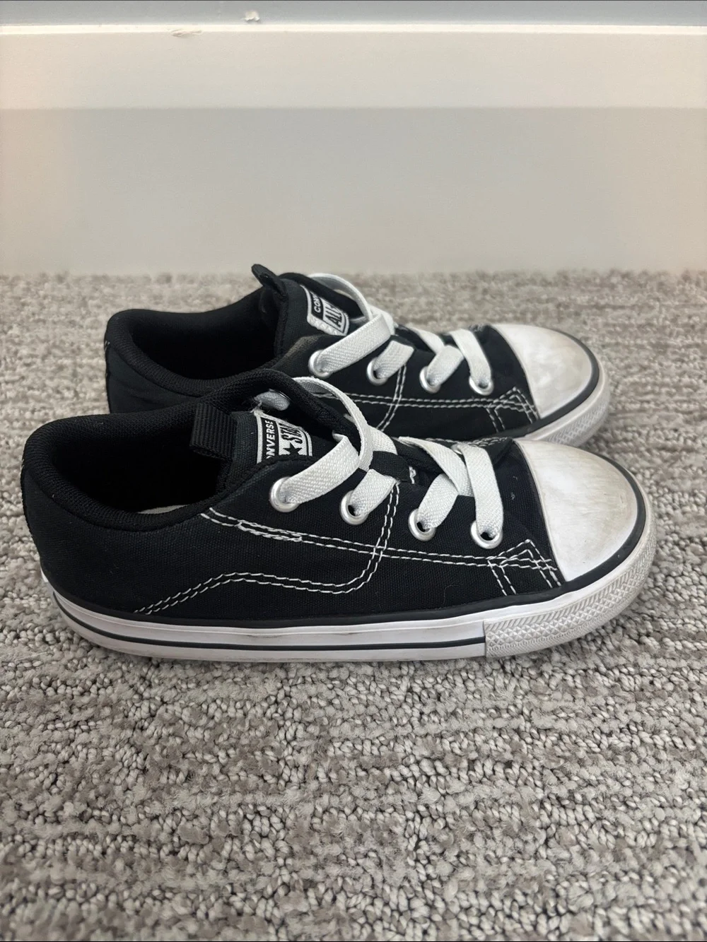 Converse Chuck Taylor Classic Black & White Low Top All Star Kids shoes size 10